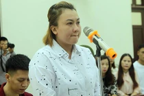 Mẹ kế bật khóc tại tòa, thừa nhận đánh con riêng là sai