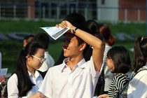 Ảnh: Thí sinh "kêu trời" với đề toán, nhưng vẫn cười rạng rỡ