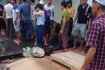 Kinh hoàng cô gái trẻ bị tàu hỏa cán biến dạng thi thể