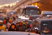 Hàng nghìn người ùn ùn rời HN về quê nghỉ lễ Tết dương lịch