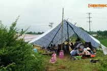 Cận cảnh người dân Hà Nội dựng lều phản đối xây nhà máy rác