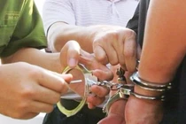 Đau xót cháu bé 3 tuổi bị người bác lên cơn thần kinh chém nguy kịch