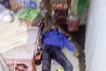 Đột nhập cửa hàng tạp hóa, thiếu niên bị gia chủ chém gần chết