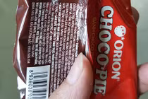 Đau bụng, nôn liên tục sau khi ăn bánh Choco Pie bị mốc