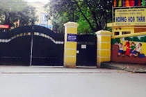 Giòi bò ngoe nguẩy trong suất cơm Trường tiểu học Hoàng Hoa Thám HN