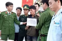 Bắt đối tượng người Lào “cõng” 60.000 viên ma túy vào Việt Nam