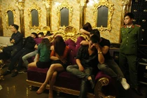 Video: Hiện trường bắt quả tang 13 người gồm PGĐ Agribank phê ma túy