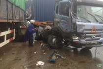 Ô tô đâm nhau liên hoàn, nhiều người thương vong ở Hòa Bình