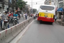 Nam thanh niên bị xe buýt cán tử vong tại chỗ ở Hà Nội