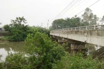 Mới lập gia đình, cô gái trẻ đã nhảy cầu tự tử trong đêm