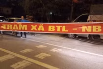 Tài xế “cắm chốt” ở BOT Bắc Thăng Long - Nội Bài thu phí “hộ“