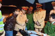 Cảnh sát kiểm tra lái xe container phát hiện tài xế dương tính với ma túy