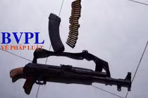 Vác súng AK47 bắn chết bạn gái rồi tự sát