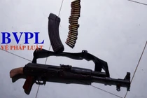 Vác súng AK47 bắn chết bạn gái rồi tự sát