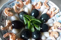 Trứng vịt rớt giá, người Việt học cách ủ trứng "đen sì" bán giá cao gấp 3