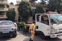 Công an “trảm” nhiều bãi xe không phép “chặt chém” khách ở Hà Nội