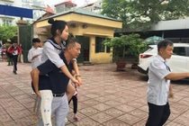 Trên 85.000 thí sinh Hà Nội tới trường làm thủ tục dự thi vào lớp 10 THPT