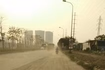 Con đường 62 tỷ nhếch nhác: Xe tải phóng bạt mạng, bụi bay mù mịt