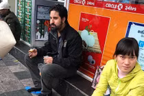 Khách “Tây” méo mặt ăn 4 bánh rán trả 80 nghìn ở phố cổ