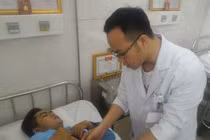 2 "hiệp sĩ" dù trọng thương vẫn tự chở nhau đến bệnh viện