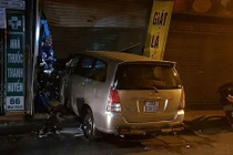 CA phường Mai Dịch thông tin vụ lái xe đâm liên tiếp vào nhà dân