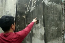 Cảnh đáng sợ nhà cao tầng nghiêng đè nhau chờ sập ở Hà Nội