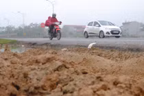 Cảnh nhếch nhác ở tuyến đường tránh được trạm BOT Bắc Thăng Long - Nội Bài thu “hộ“