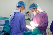 Bệnh viện E cứu thành công một cô gái bị đạn bắn thủng bụng