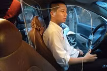 Sự thật hình ảnh taxi gắn khoang chắn bảo vệ gây xôn xao MXH