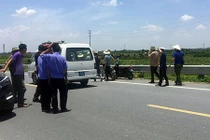 Hoàn tất khám nghiệm tử thi hai thiếu nữ tử vong cạnh xe máy