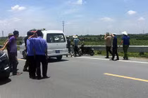 Hoàn tất khám nghiệm tử thi hai thiếu nữ tử vong cạnh xe máy