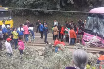 Hàng chục người thoát chết sau tai nạn giao thông ở Hòa Bình