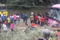 Hàng chục người thoát chết sau tai nạn giao thông ở Hòa Bình