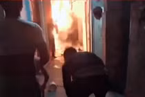 Chồng tẩm xăng đốt cả nhà do mâu thuẫn với vợ