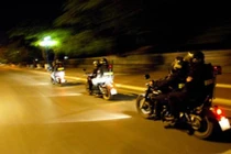 Cảnh sát cơ động truy đuổi hai người mang ma túy như phim hành động