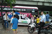 Xe khách “nhờn luật”, lập bến cóc náo loạn đường Hà Nội