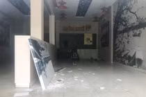 Cảnh tan hoang, đổ nát tại các nhà hàng Món Huế, Phở Ông Hùng ở Hà Nội