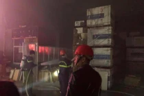 “Bà hỏa” thiêu rụi kho hàng chứa gạch của công ty vận tải