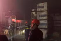 “Bà hỏa” thiêu rụi kho hàng chứa gạch của công ty vận tải