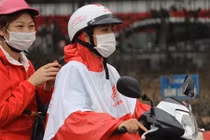 Người Hà Nội vạ vật, mệt mỏi ở bến xe Mỹ Đình chờ đi nghỉ lễ