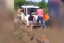 Video: Sự tốt bụng của những người vụng về 