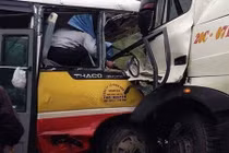 Thái Nguyên: Xe buýt va chạm xe tải, 9 người thương vong