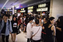 Nghỉ 30/4-1/5: Dân Thủ đô vào TTTM “trốn” nắng