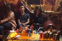 Bắt quả tang 16 thanh niên "bay lắc" ma túy...đón năm mới