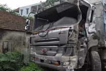 TNGT kinh hoàng, người đàn ông bị xe tải cán lìa đầu