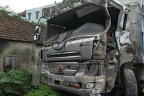 TNGT kinh hoàng, người đàn ông bị xe tải cán lìa đầu