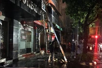 Hiện trường cháy quán massage ở Hà Nội, khách chạy tán loạn