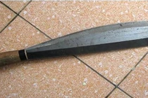 Vợ đang ngủ bị chồng chém gần đứt lìa 4 ngón tay ở Hà Nội