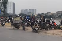 Bàng hoàng phát hiện thi thể nam giới nổi trên hồ Định Công