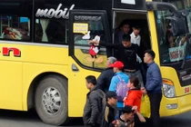 Hà Nội: Xe khách rủ nhau bỏ chuyến làm người dân khóc mếu